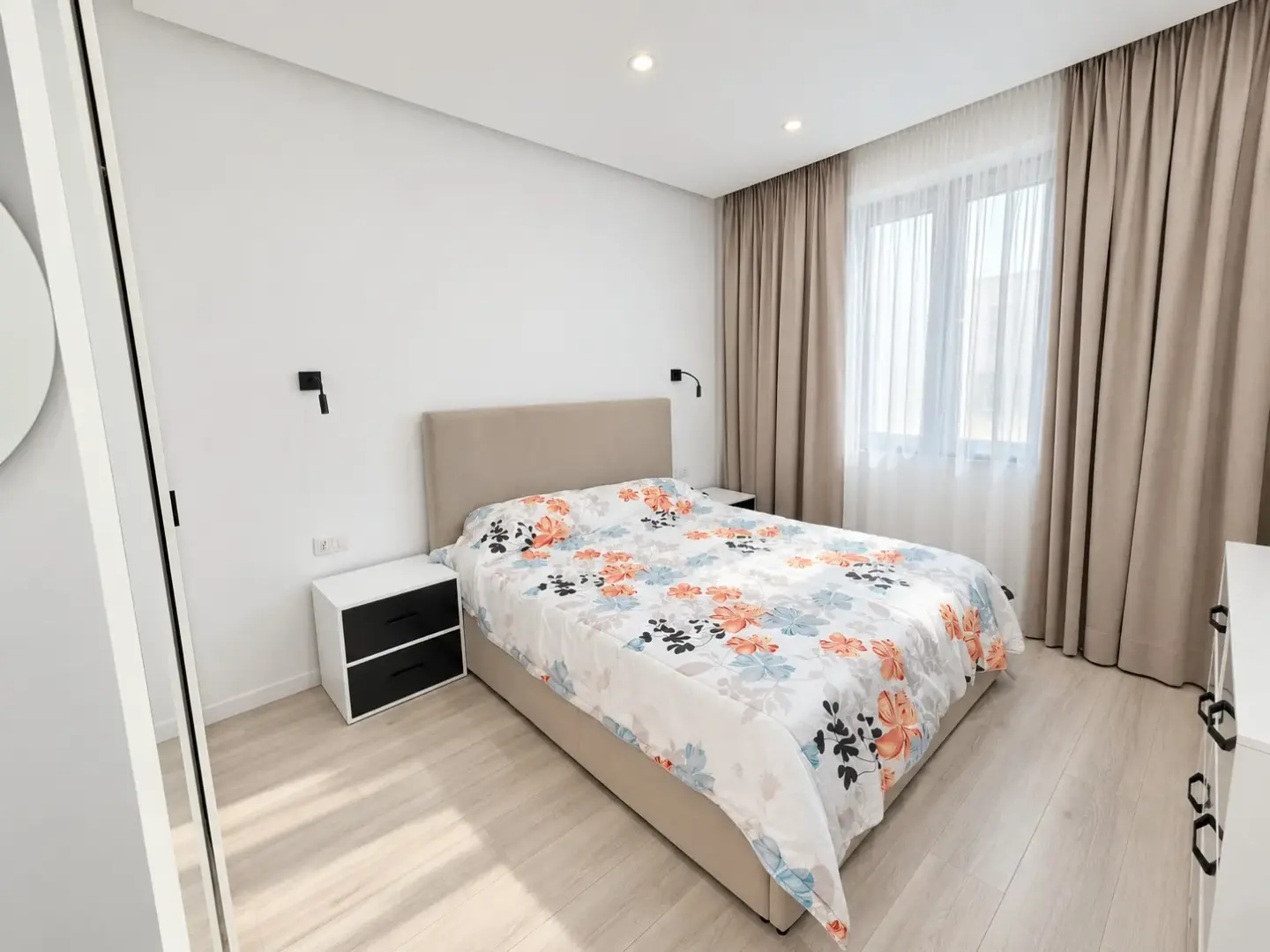 Building, 2+1 apartment for rent in Tirana
