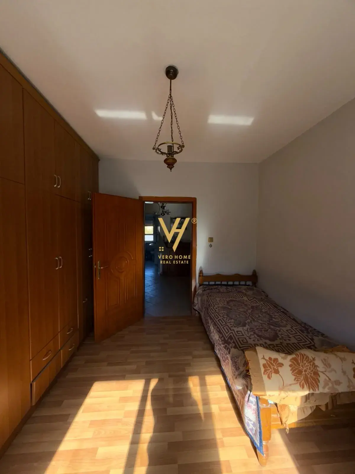 Ndërtesa, apartament 3+3+3 në shitje në Myslym Shyri, Tiranë