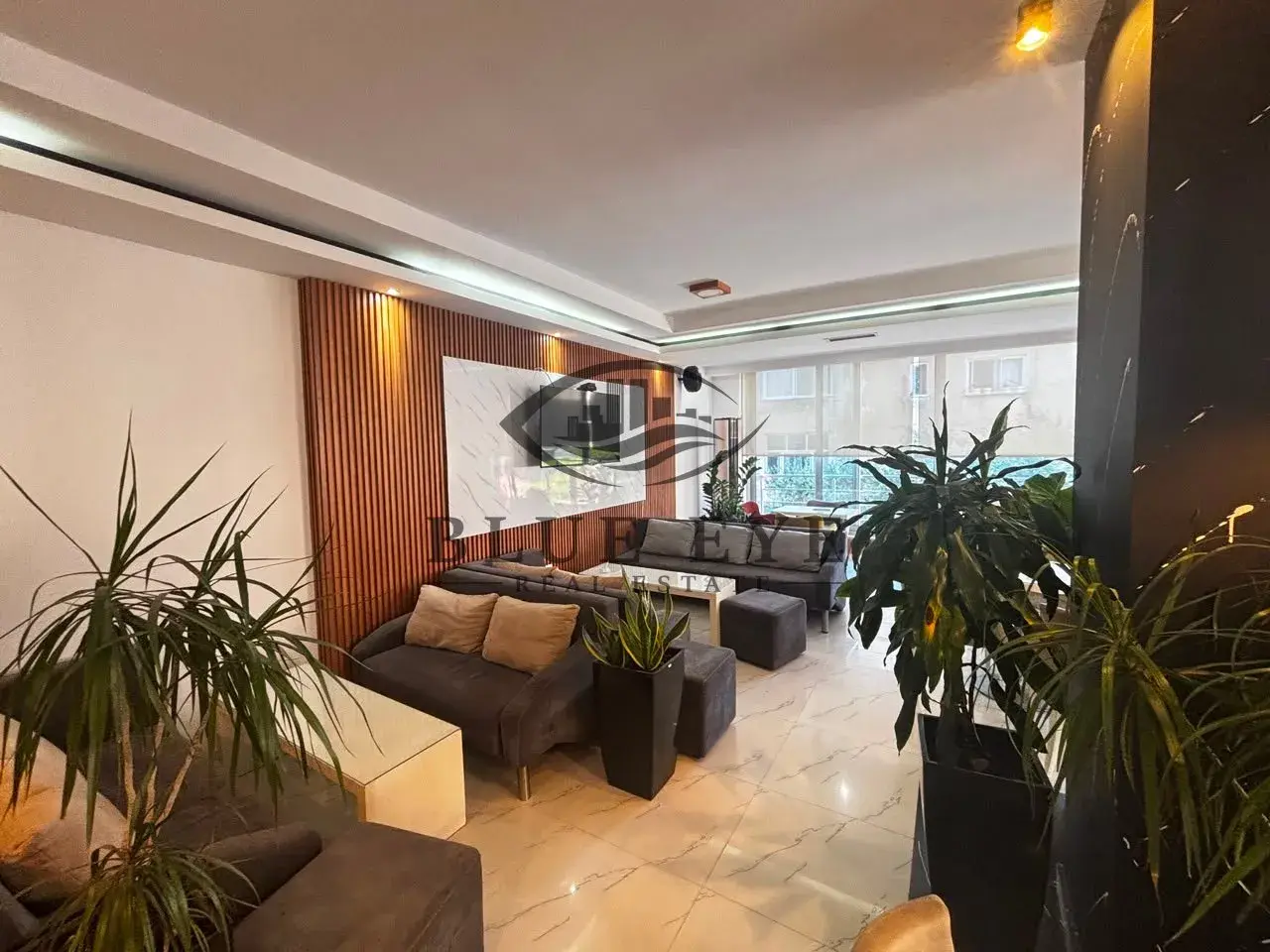 Brendësia, bar / kafe 120 m² me qira në Durrës
