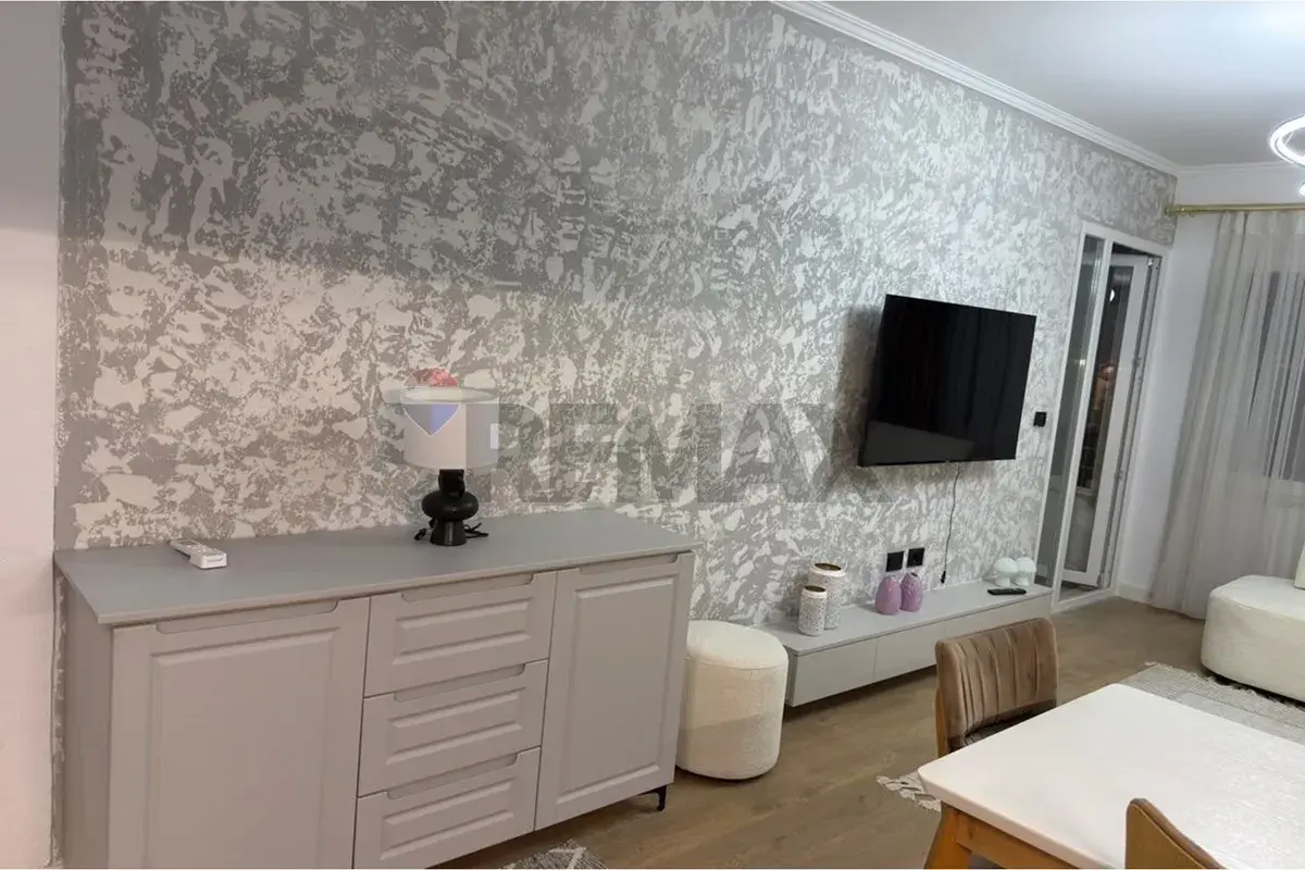Dhoma e ndenjes, apartament 1+1 me qira në Yzberisht, Tiranë