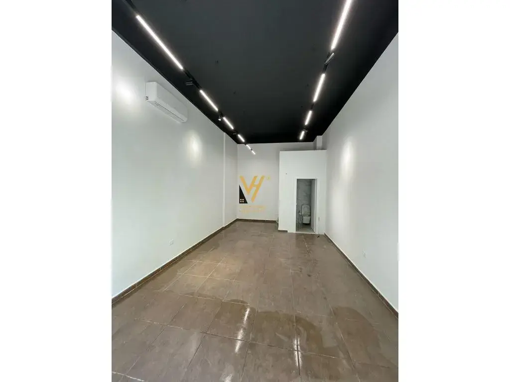 Brendësia, dyqan 33 m² me qira në Komuna e Parisit, Tiranë