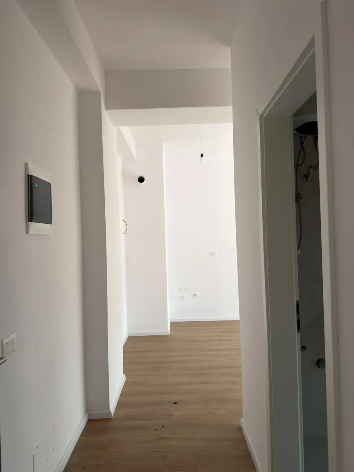 Intérieur, appartement 1+1 à vendre à Ali Demi, Tirana
