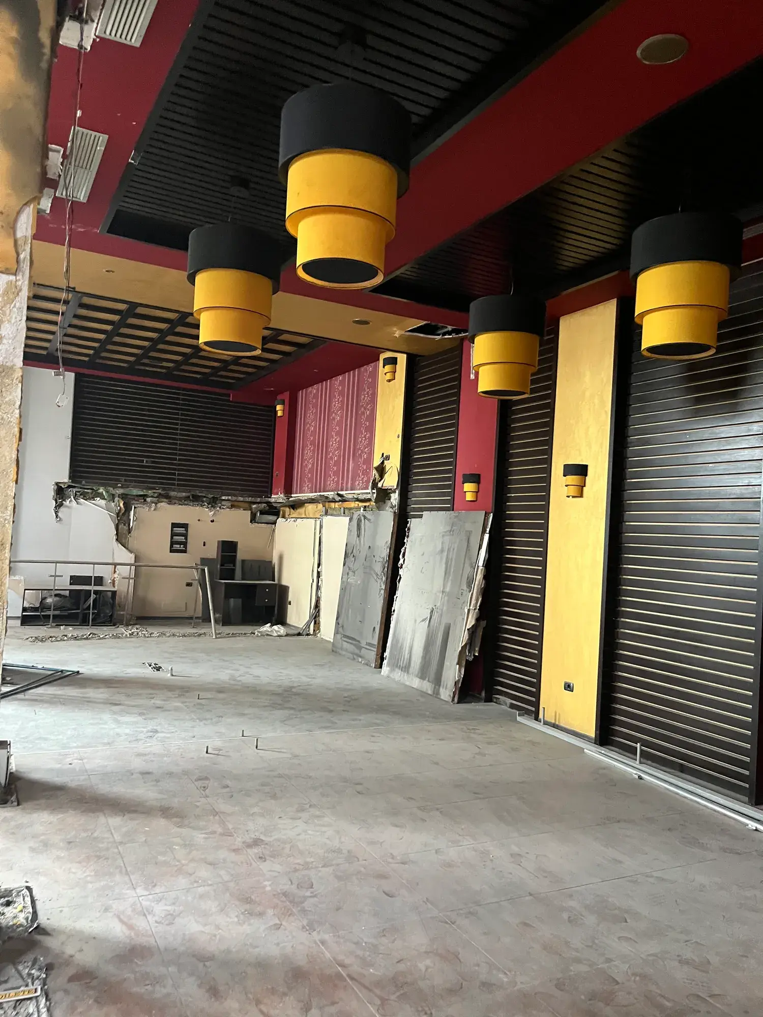 Brendësia, magazinë 180 m² me qira në Tiranë