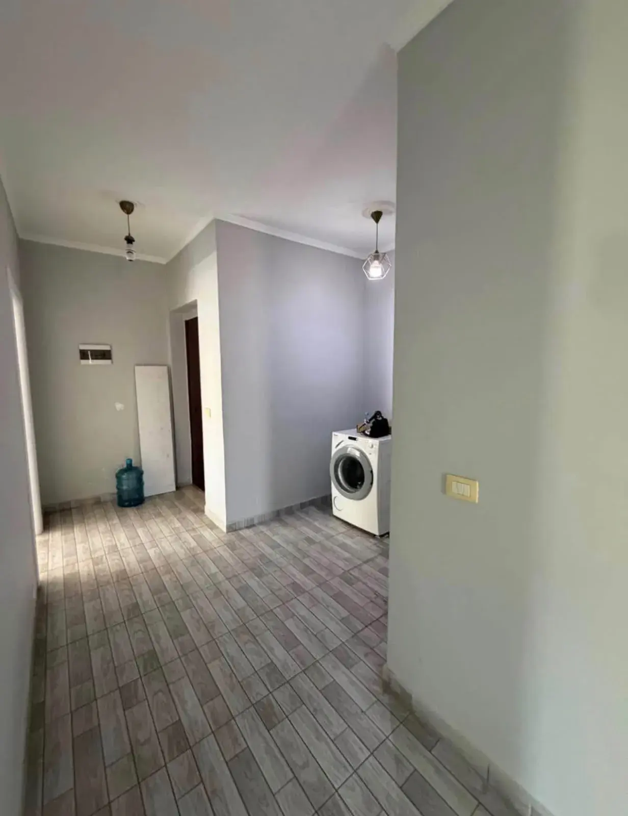 Intérieur, appartement 1+1 à louer à Blloku, Tirana
