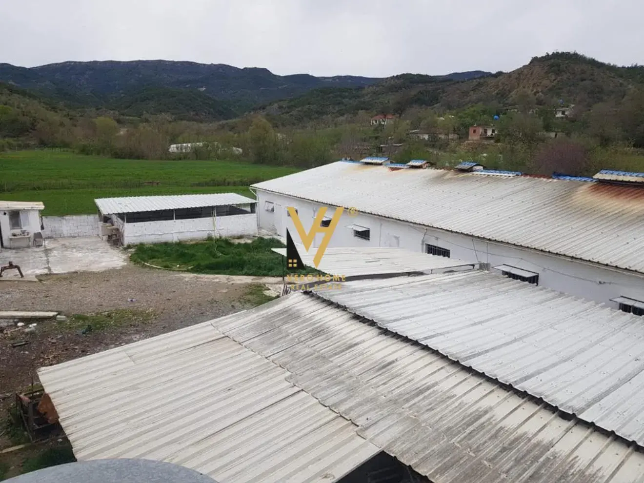 Pamje e jashtme, magazinë 1 400 m² në shitje në Tiranë