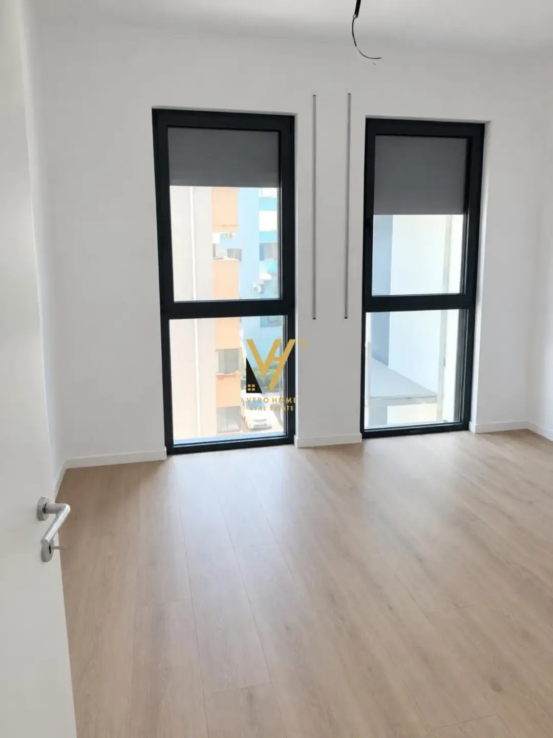 Esterno, ufficio 95 m² in affitto a Komuna e Parisit, Tirana