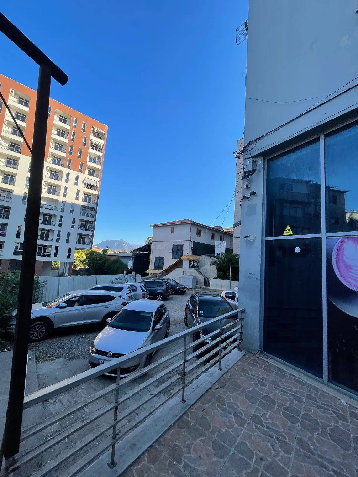 Brendësia, magazinë 180 m² me qira në Tiranë