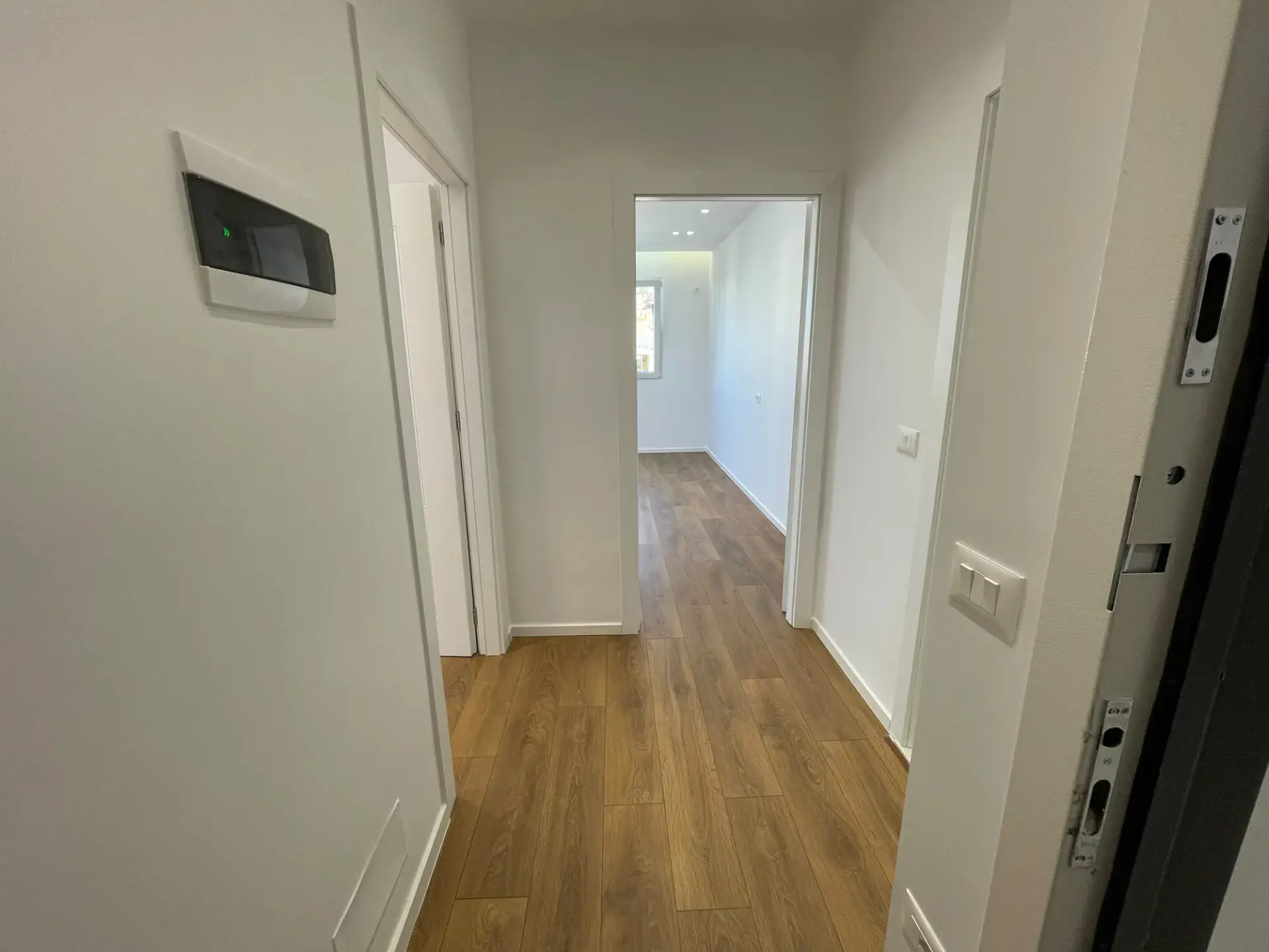 Balcon, appartement 1+1 à vendre à Zogu i Zi, Tirana