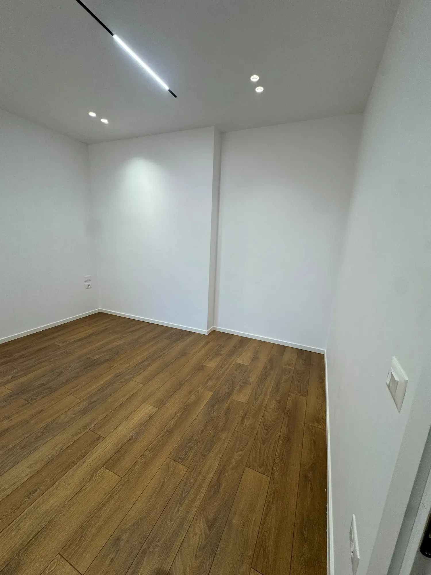 Intérieur, appartement 1+1 à vendre à Zogu i Zi, Tirana