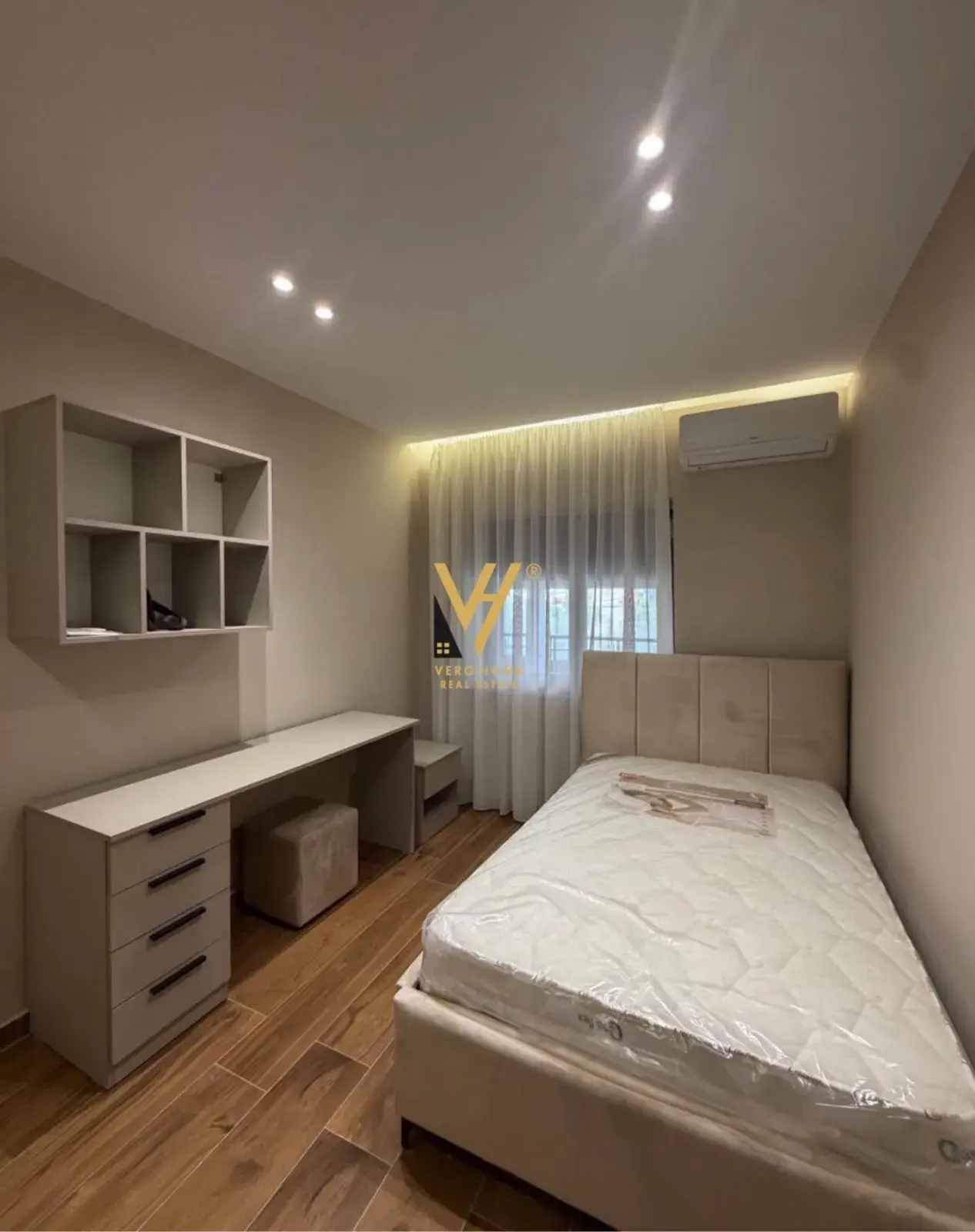 Ndërtesa, apartament 3+1 me qira në Tiranë
