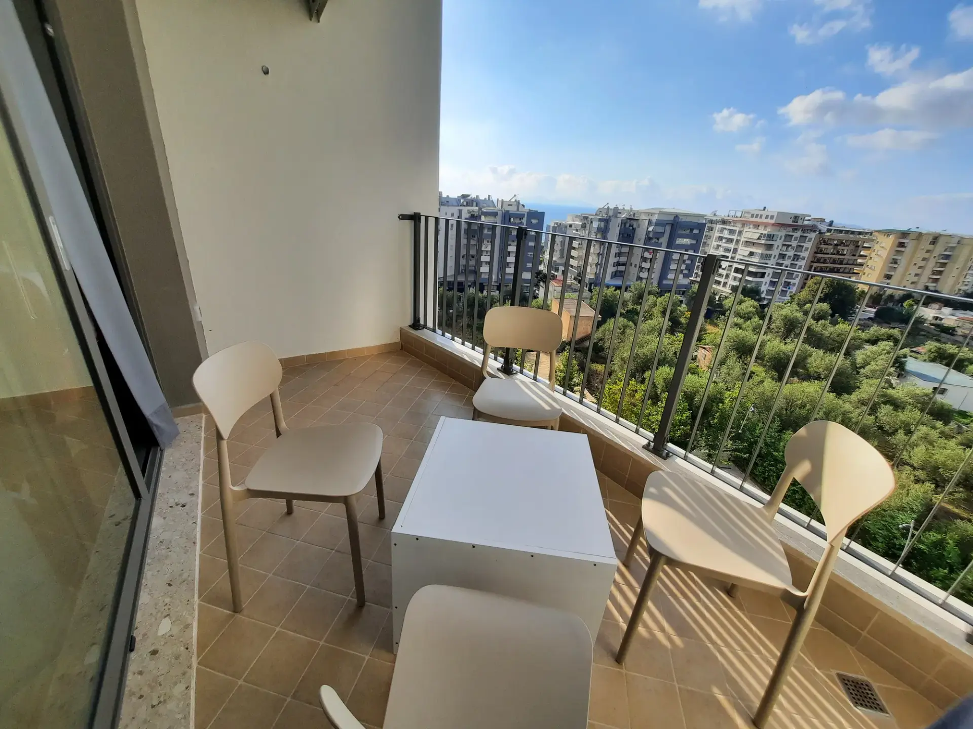 Ballkoni, apartament 1+1 me qira në Uji i Ftohtë, Vlorë