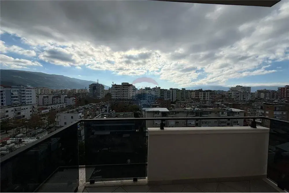 Camera da letto, appartamento 2+1 in affitto a Skelë, Valona