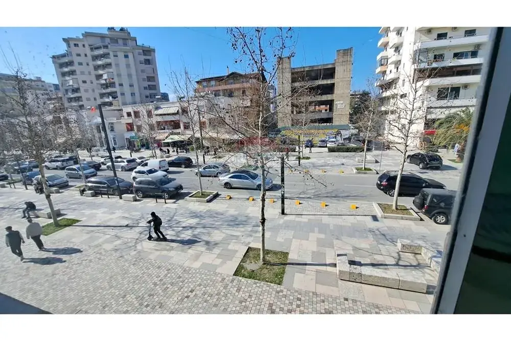 Innenansicht, Büro 100 m² zu vermieten in Skelë, Vlora