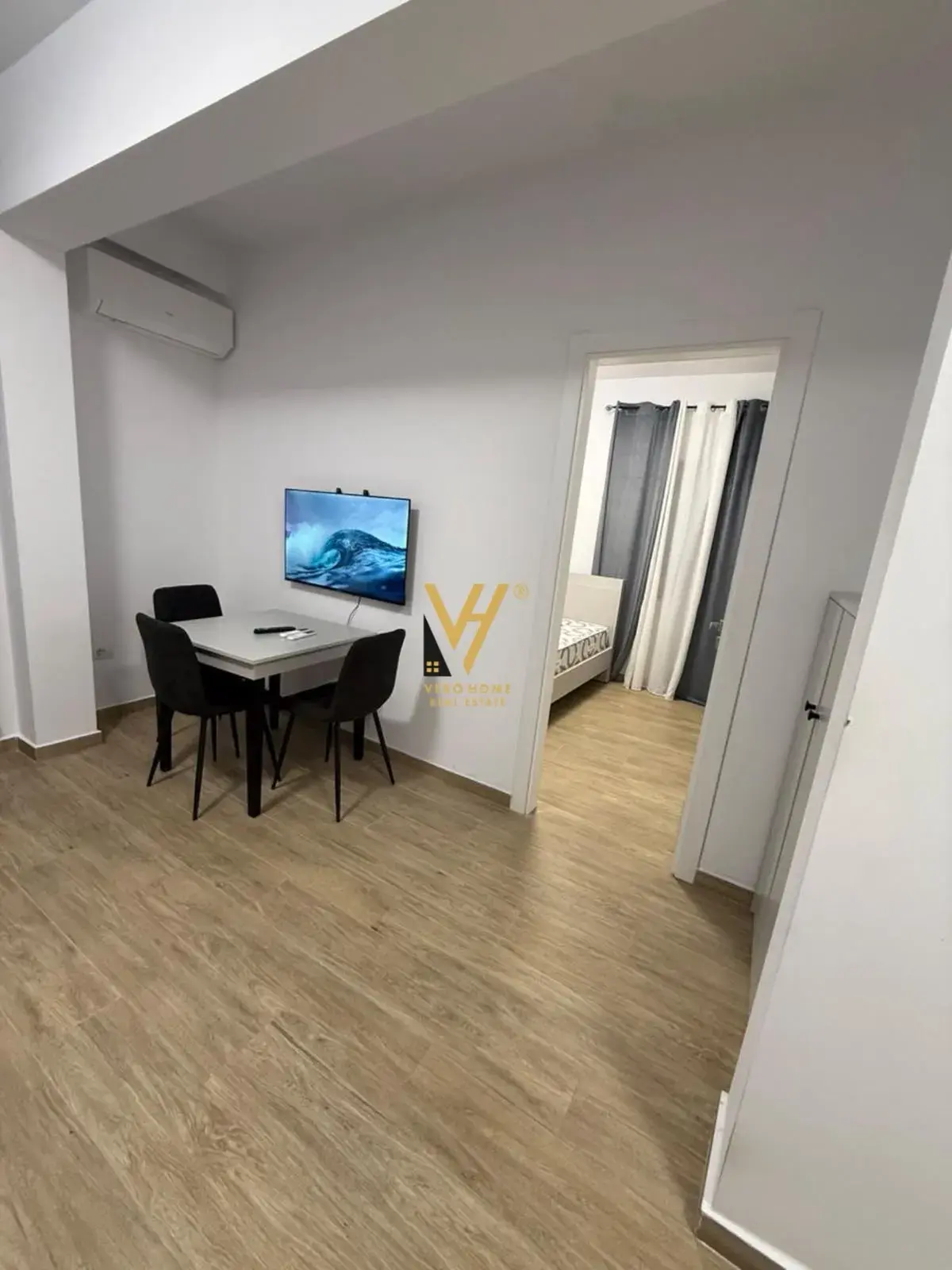 Dhoma e gjumit, apartament 1+2 me qira në Tiranë