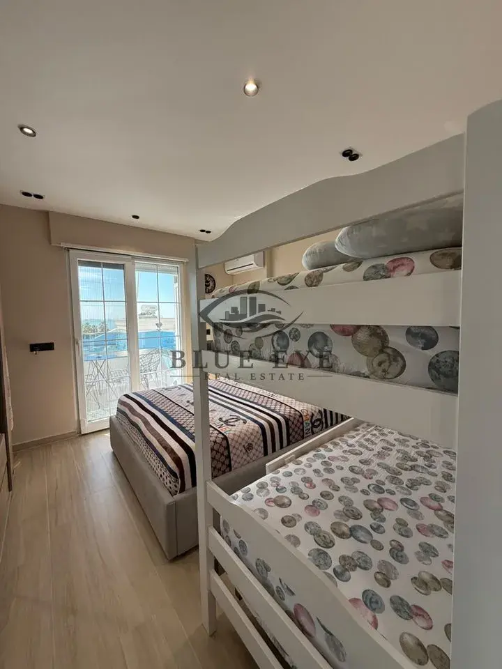Dhoma e gjumit, apartament 1+1 në shitje në Plazh, Durrës