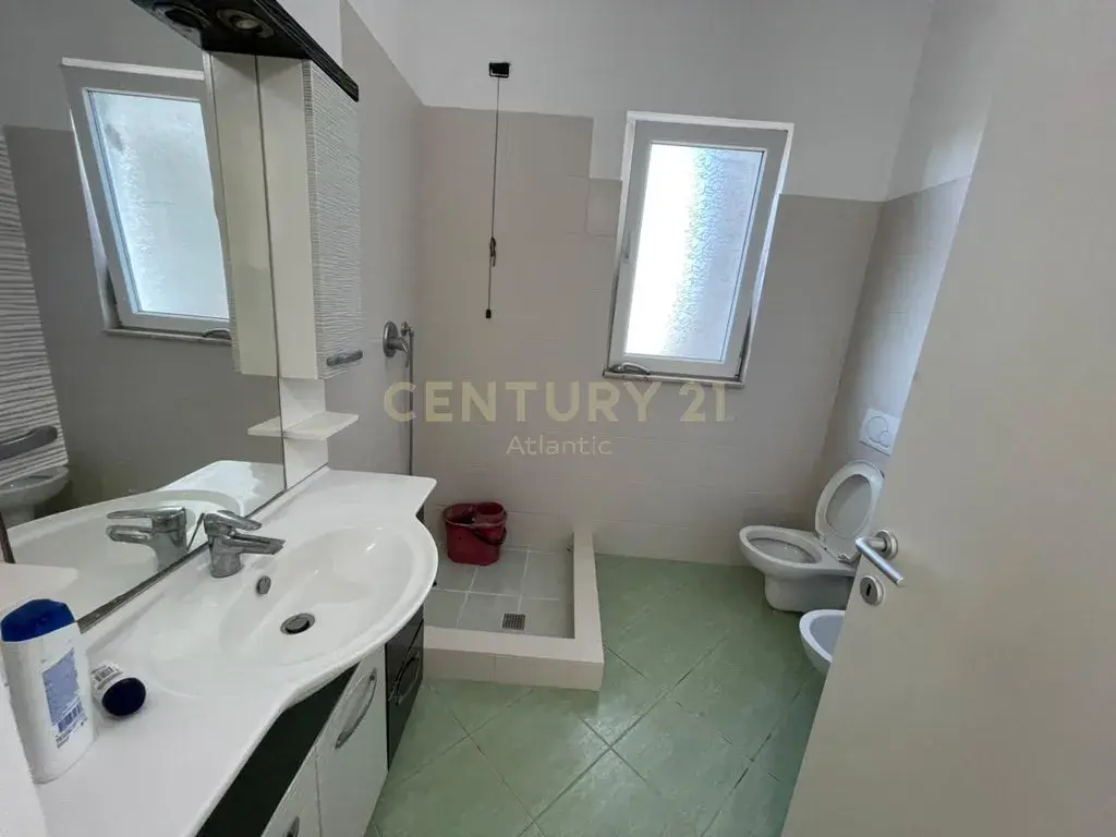 Kuzhina, apartament 2+1 në shitje në Durrës