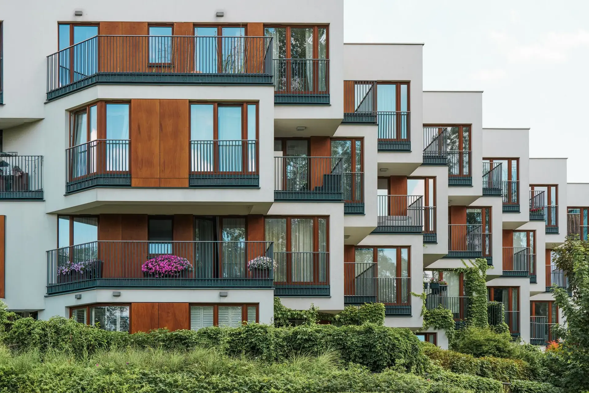 House-price growth hits the brakes: what the Bank of Albania's H1 2026 data says