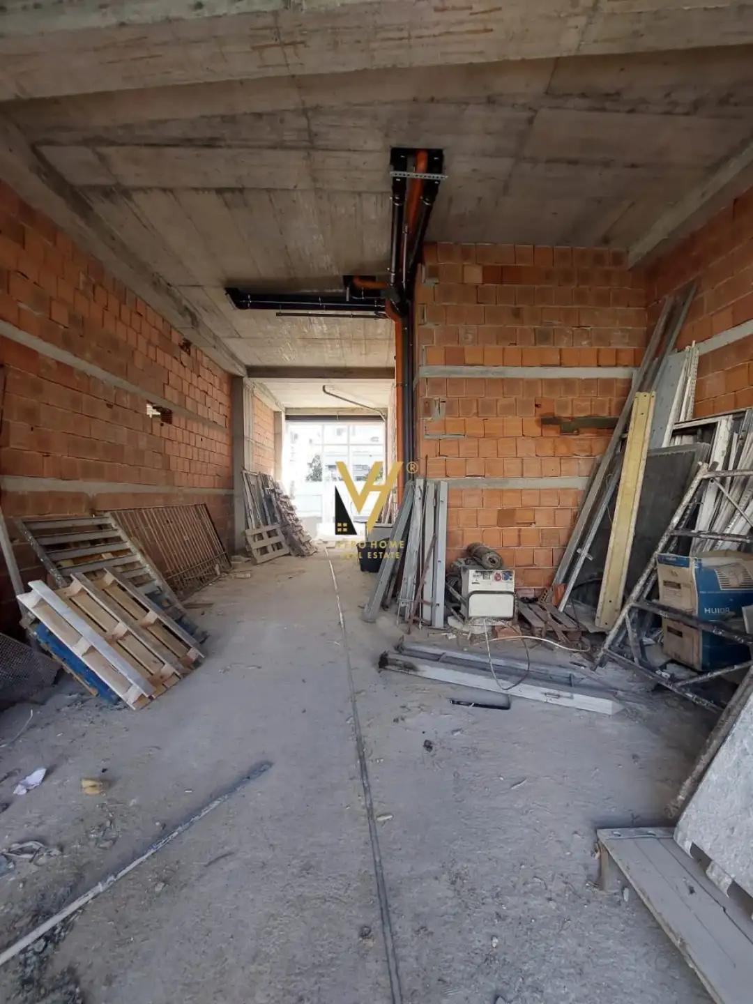 Exterior, 100 m² shop for rent in Komuna e Parisit, Tirana