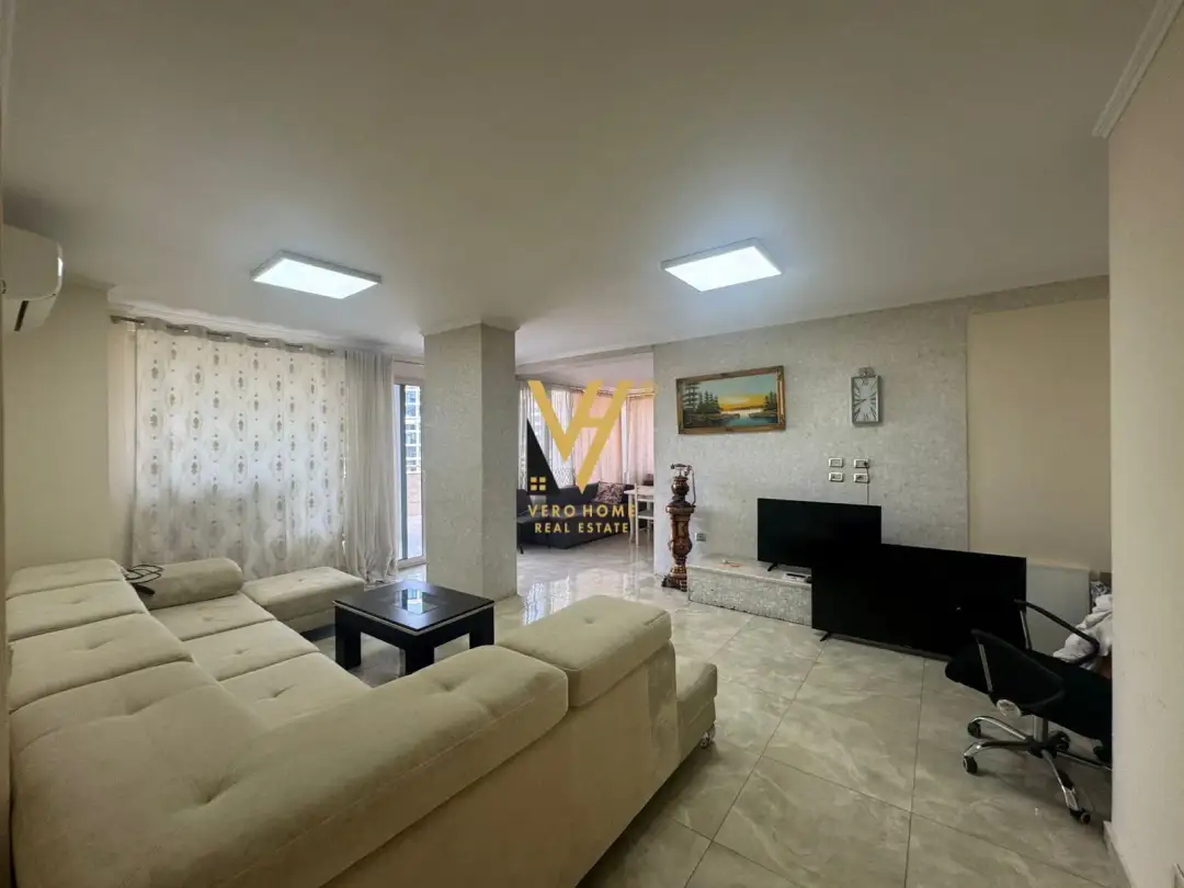 Living room, 4+2+2 apartment for sale in Kopshti Botanik, Tirana, 218 m²