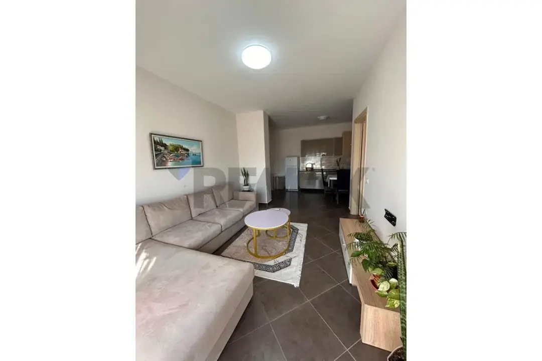 Soggiorno, appartamento 1+1 in affitto a Sheshi i Flamurit, Valona, 67 m²