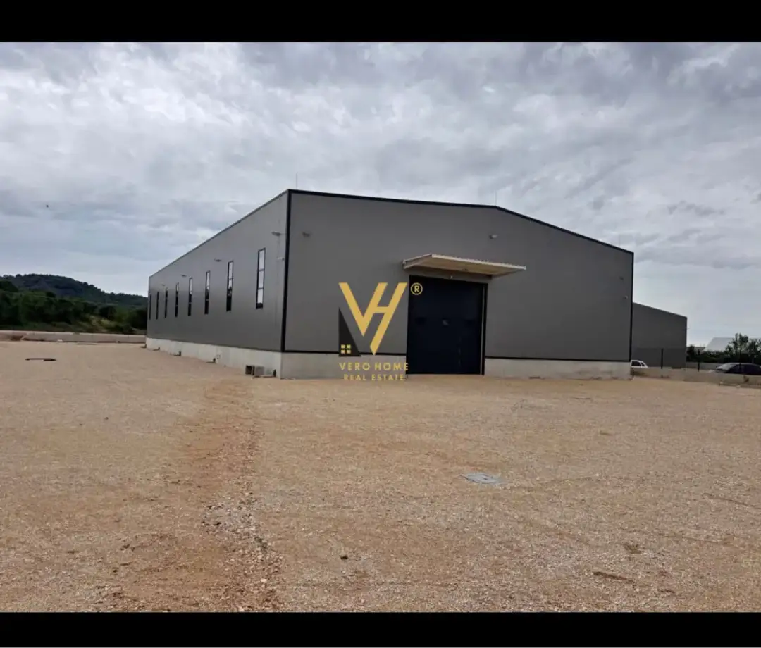 Pamje e jashtme, magazinë 4,900 m² me qira në Tiranë