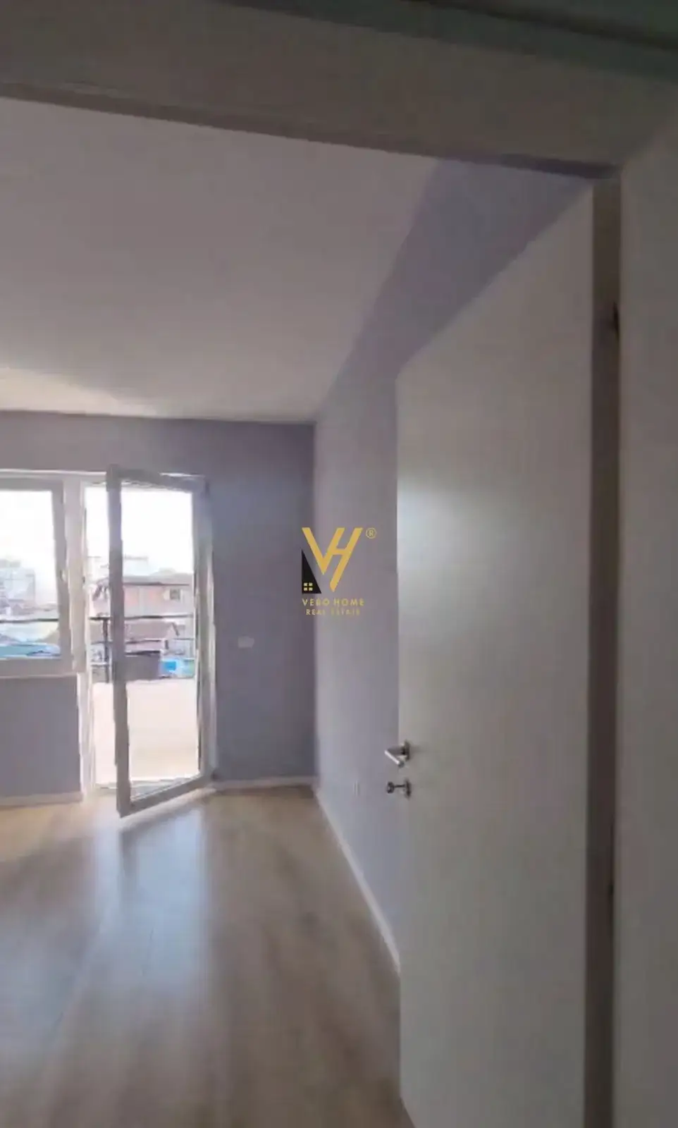 Pamje e jashtme, zyrë 80 m² me qira në Pazari i Ri, Tiranë