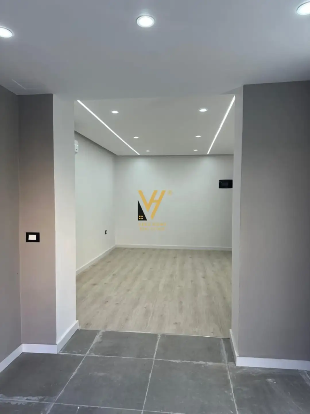 Pamje e jashtme, zyrë 30 m² me qira në 21 Dhjetori, Tiranë