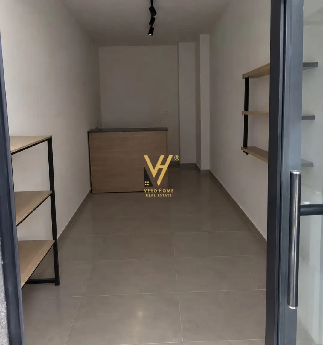 Außenansicht, Ladenlokal 31 m² zu vermieten in Tirana