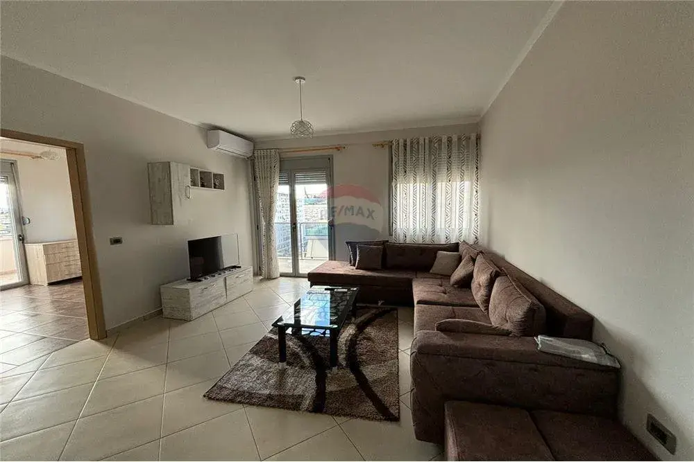 Interni, appartamento 2+1 in affitto a Skelë, Valona, 85 m²
